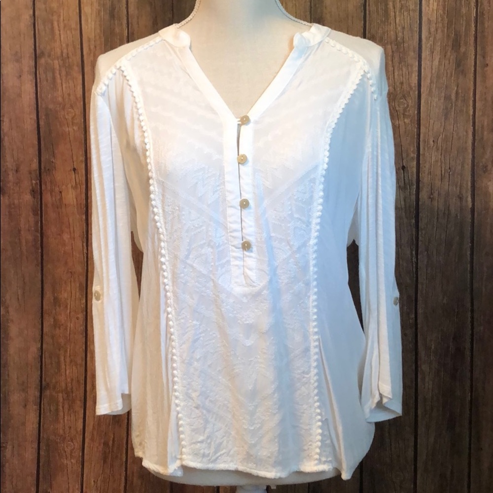 Democracy Off white 3/4 roll tab sleeve blouse